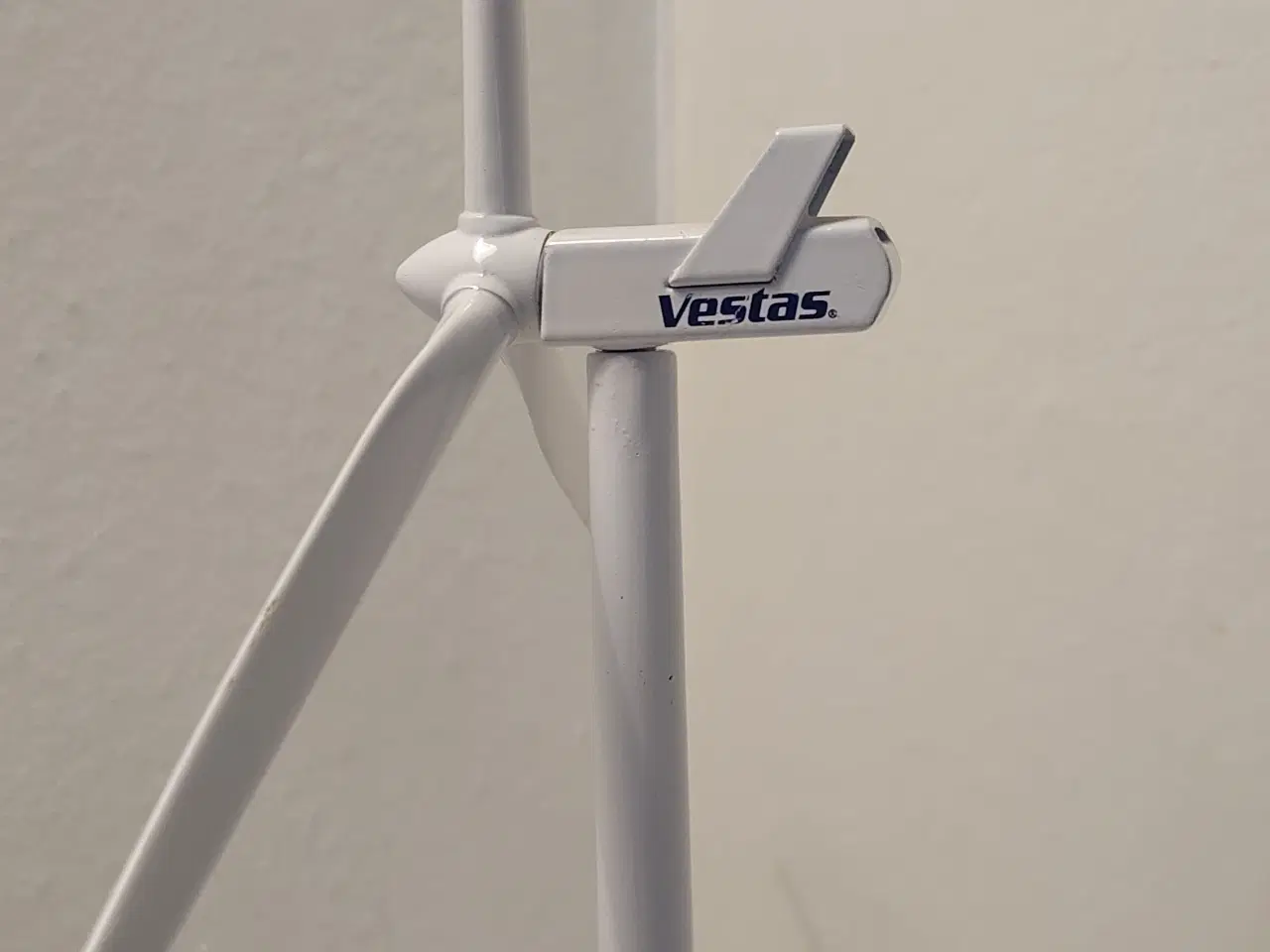Billede 2 - Vestas vindmøllemodel i metal.Mrk.3MW,Scala 1:336.