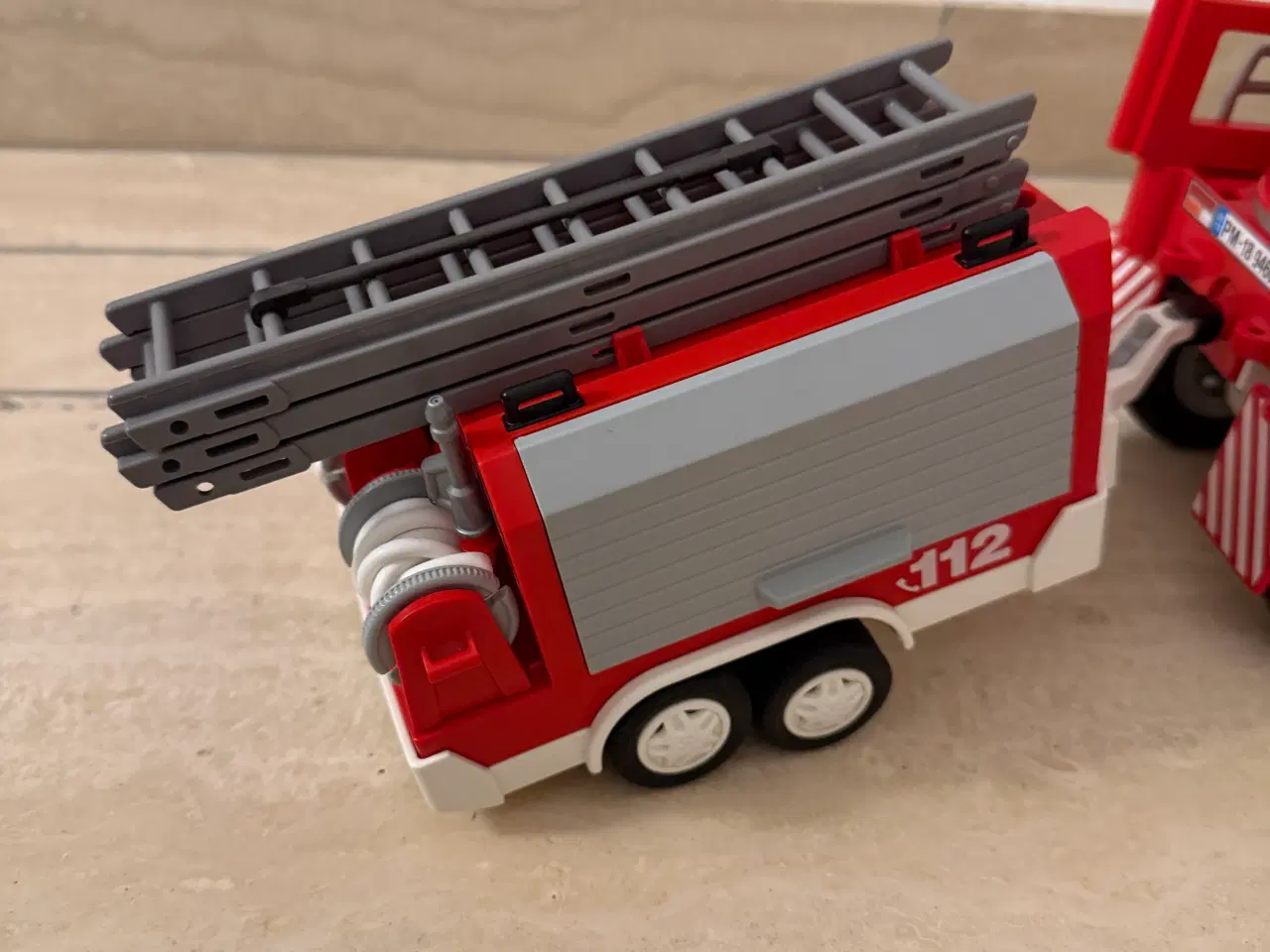 Billede 5 - Playmobil brandbil og brandtrailer