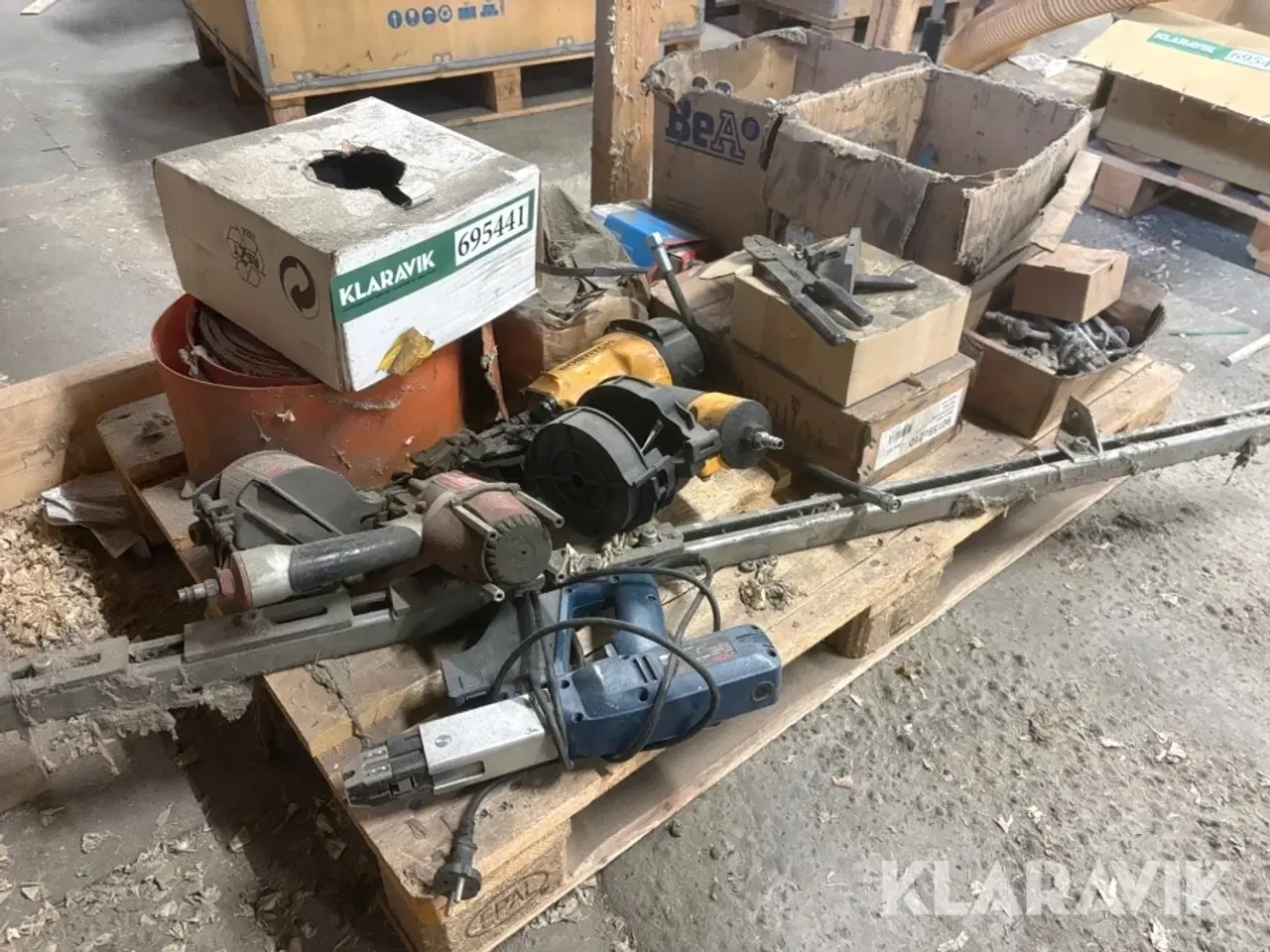 Billede 1 - Lot: Sømpistoler, bræddebolte, hyldebeslag og diverse