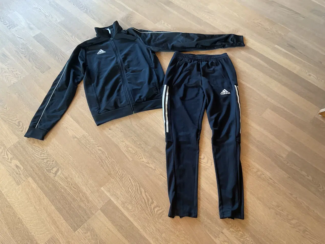 Billede 1 - Træningsdragt ADIDAS 