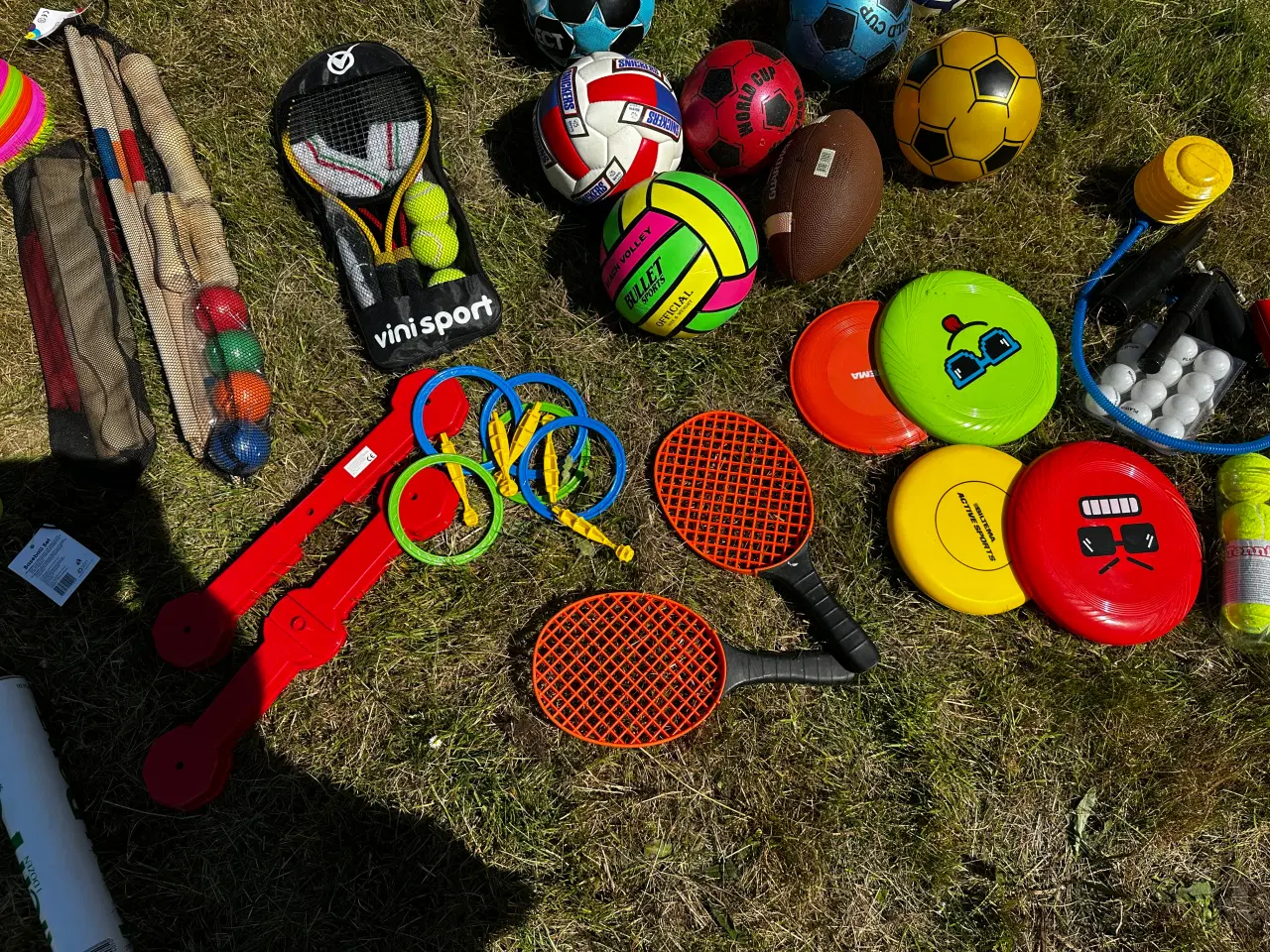 Billede 2 - Stor omgang havespil, bolde mm. meget af det er he