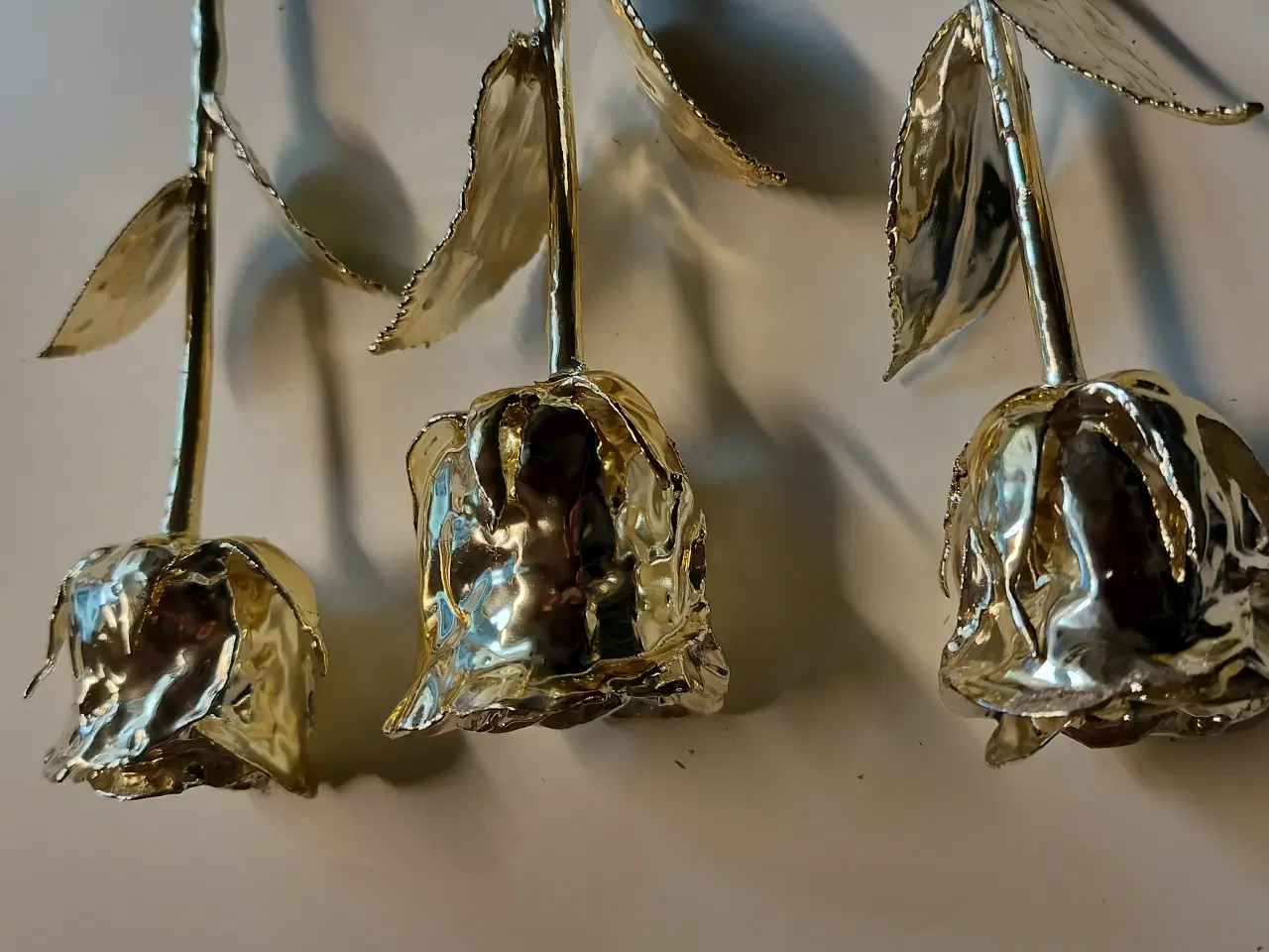 Billede 7 - Fine sølv roser som er forgyldt.