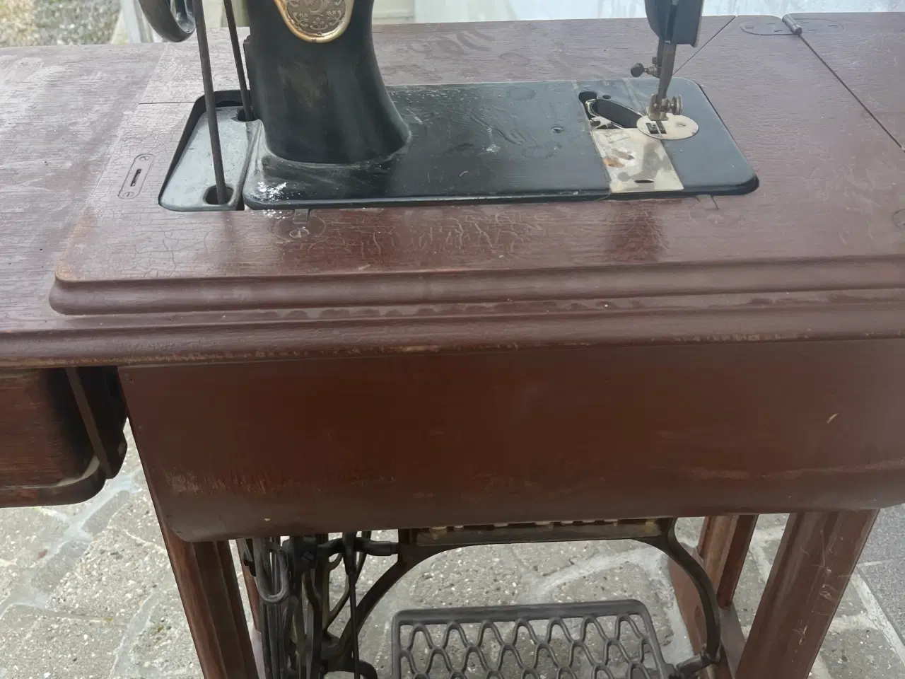 Billede 2 - Symaskinebord med symaskine
