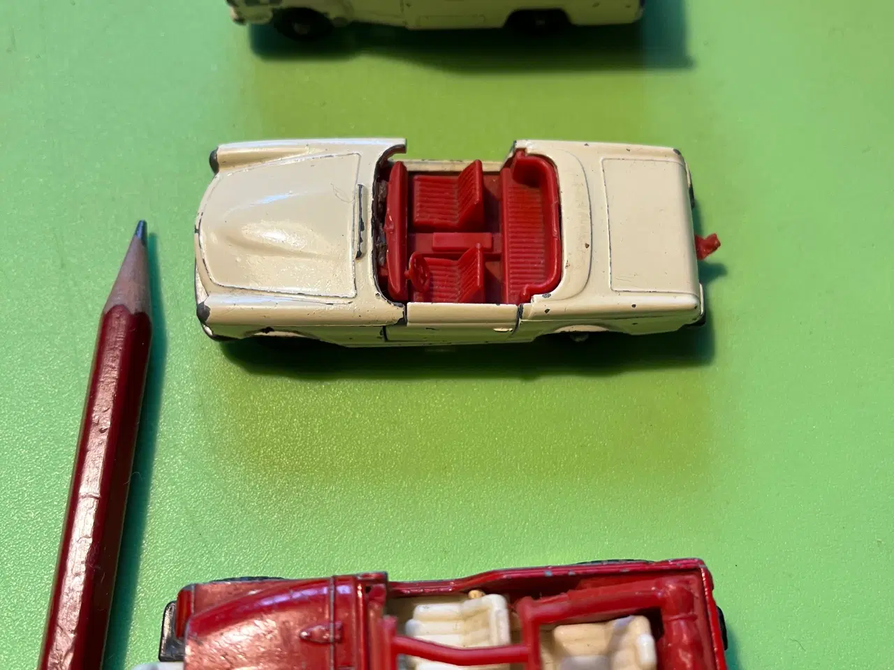 Billede 2 - 3+5 små legetøjsbiler. Giv bud.