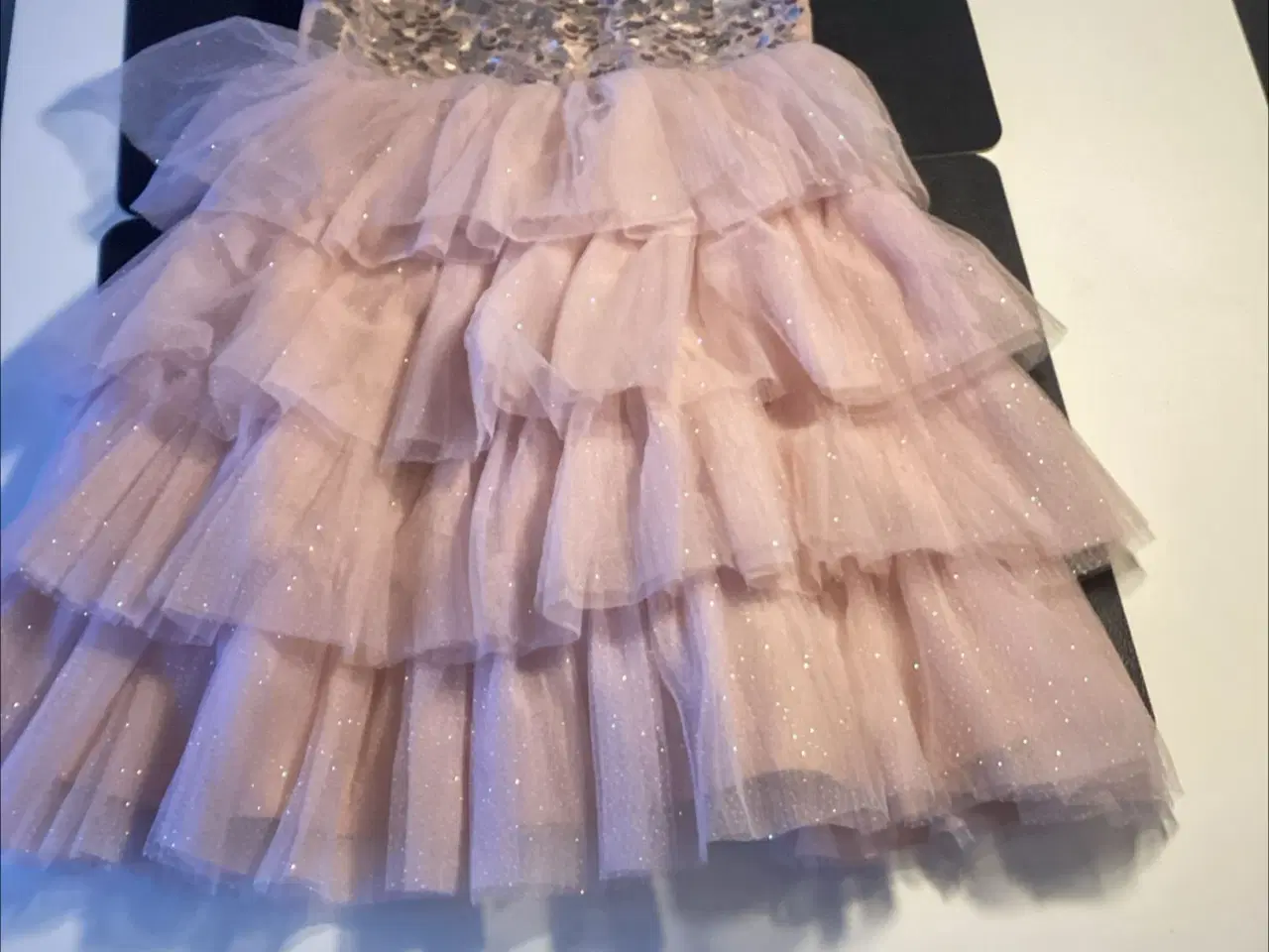 Billede 1 - Kjole med pallietter