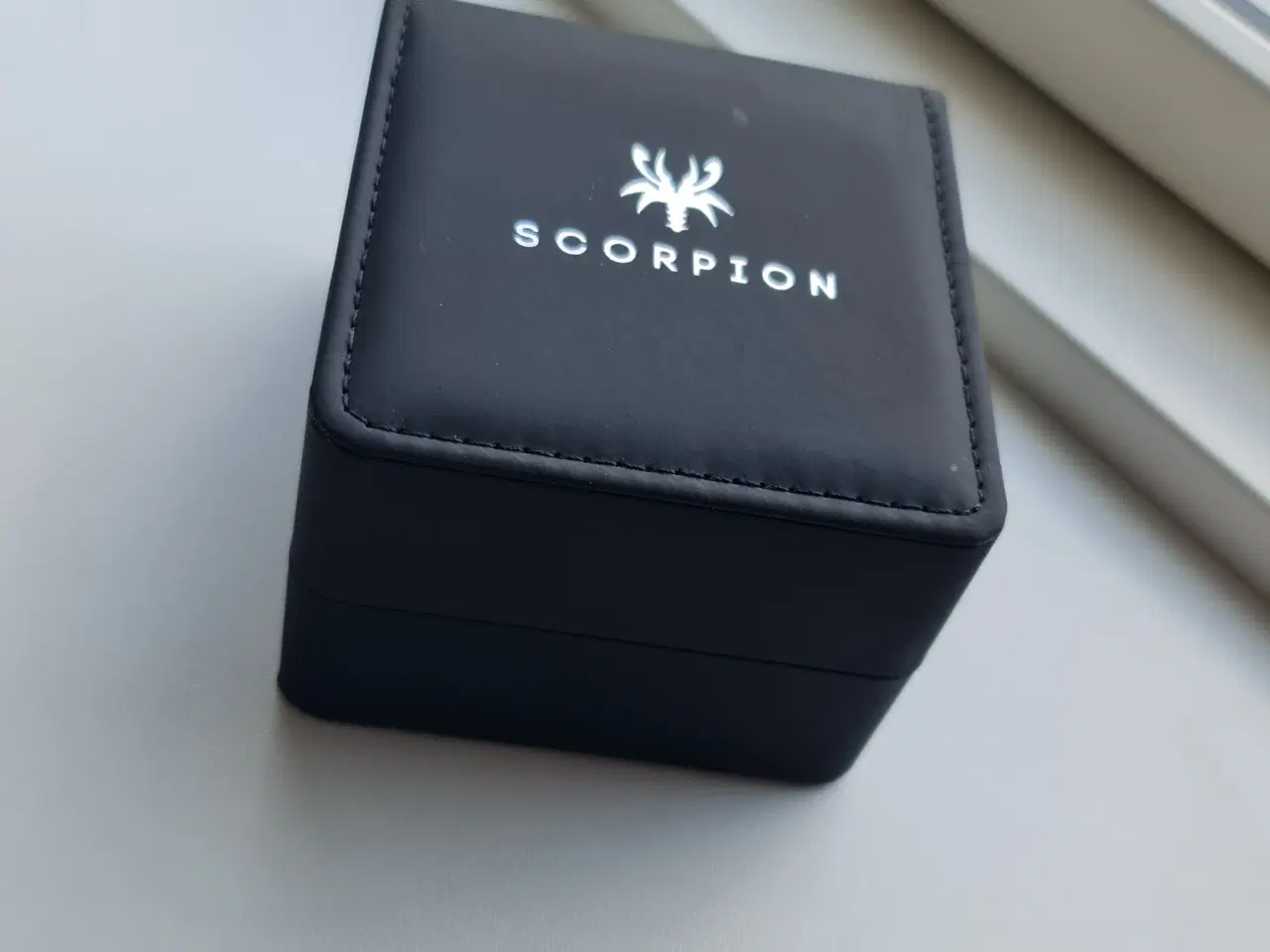 Billede 6 - Scorpion Chronograph Ur – Guld/Sølv – I Æske – Eks