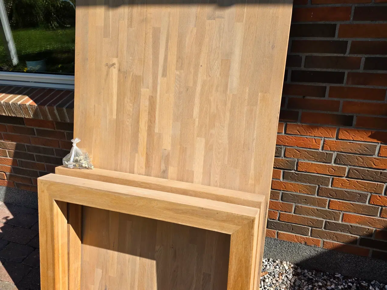 Billede 2 - Solidt Spisebord Af Træ – God Stand