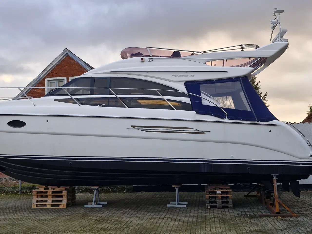 Billede 1 - Princess 42 Flybridge årg 2012. DEN NYE MODEL !