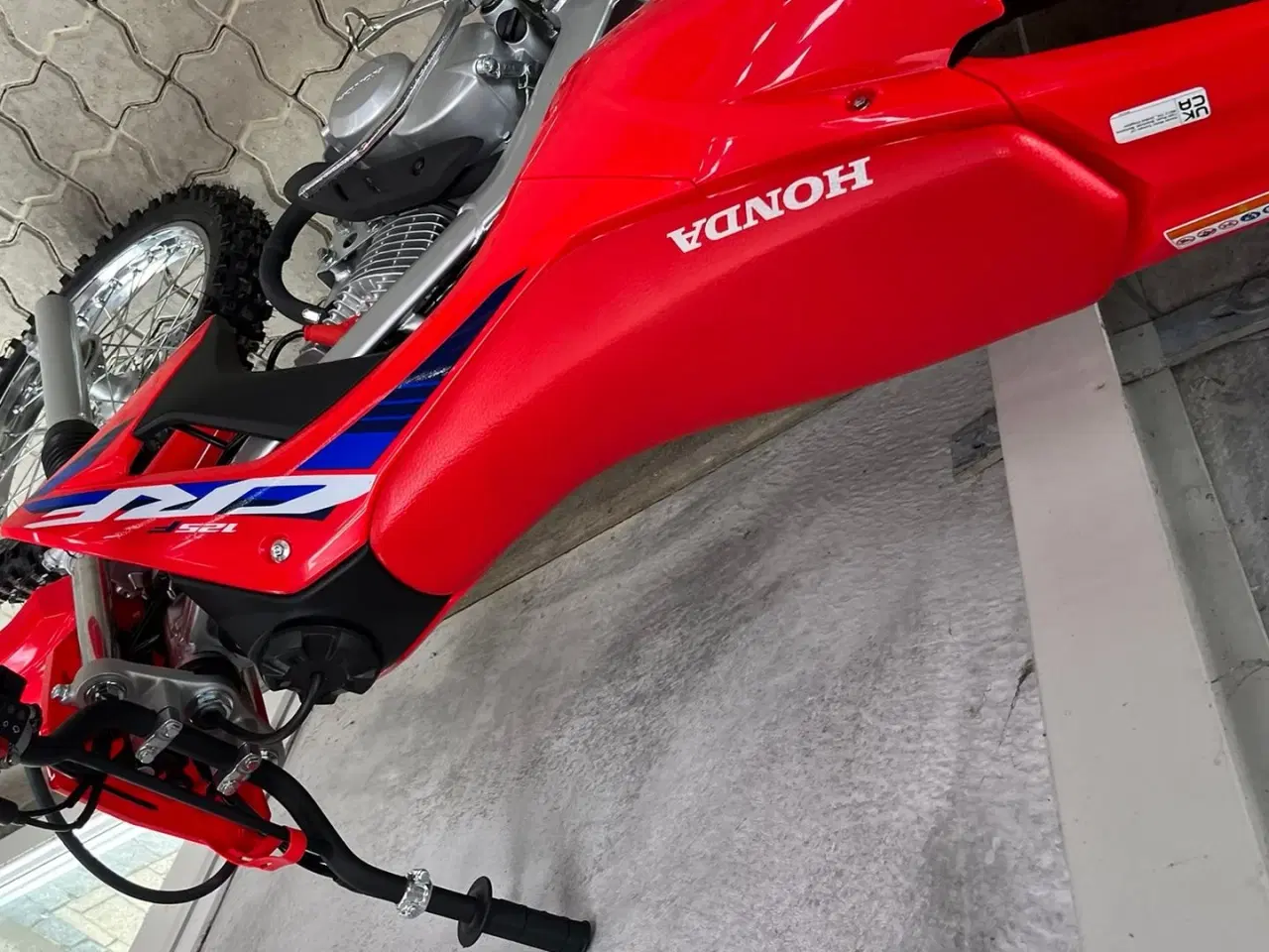 Billede 13 - Honda CRF 125 F DEMO. Rigtig crosser med gear og kobling. Super Fed