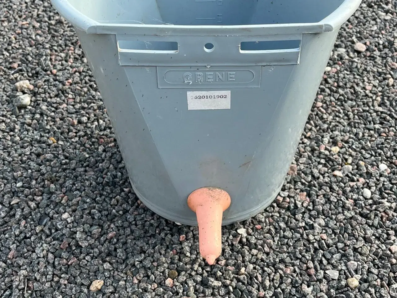 Billede 2 - - - - Suttespande til kalve