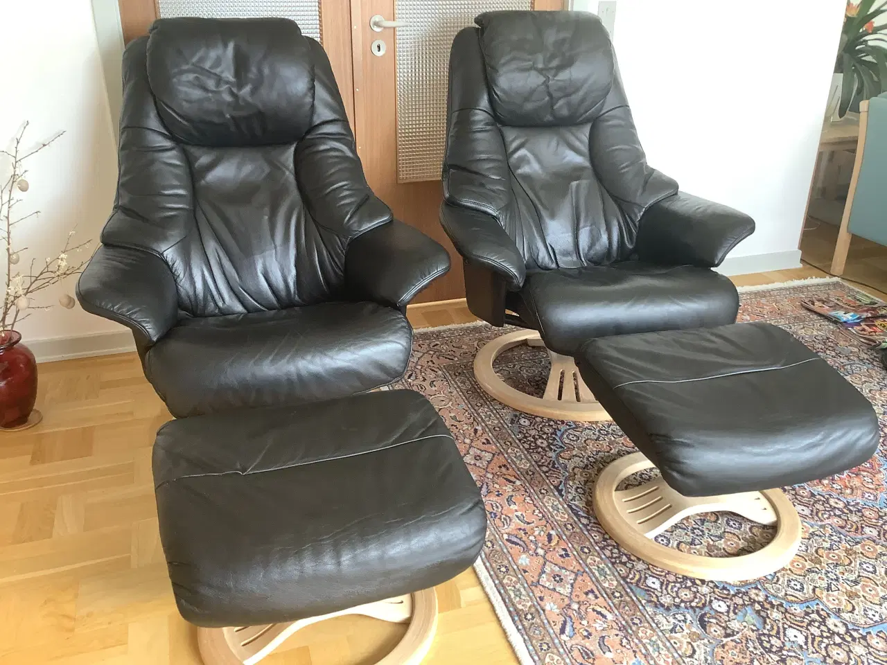 Billede 2 - Lænestole m. fodskammel