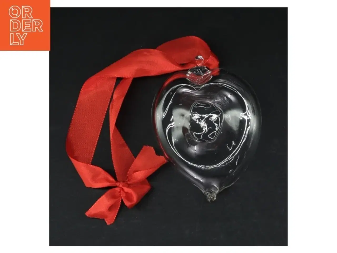 Billede 1 - Julepynt. Glashjerte med rød sløjfe (str. 11 cm)