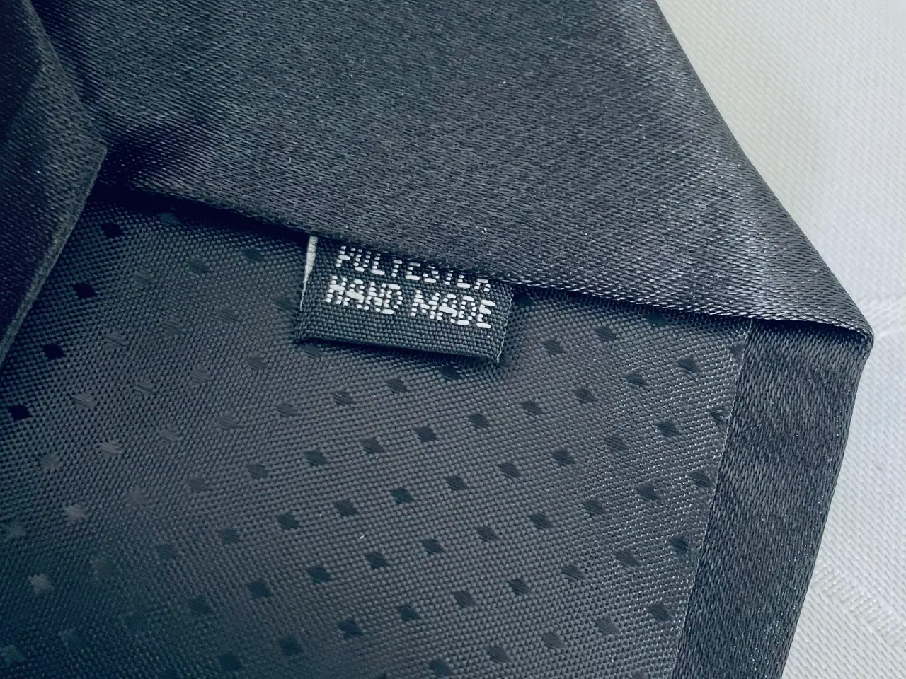 Billede 6 - Sort herre slips i god stand 
