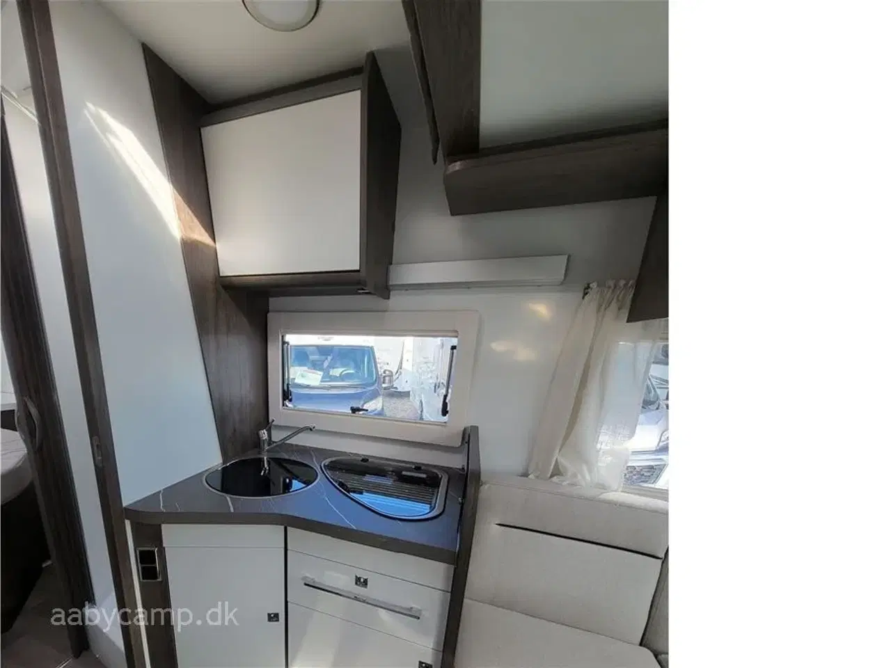 Billede 11 - 2024 - Benimar Tessoro 497 Limited   Veludrustet Benimar med Queen seng