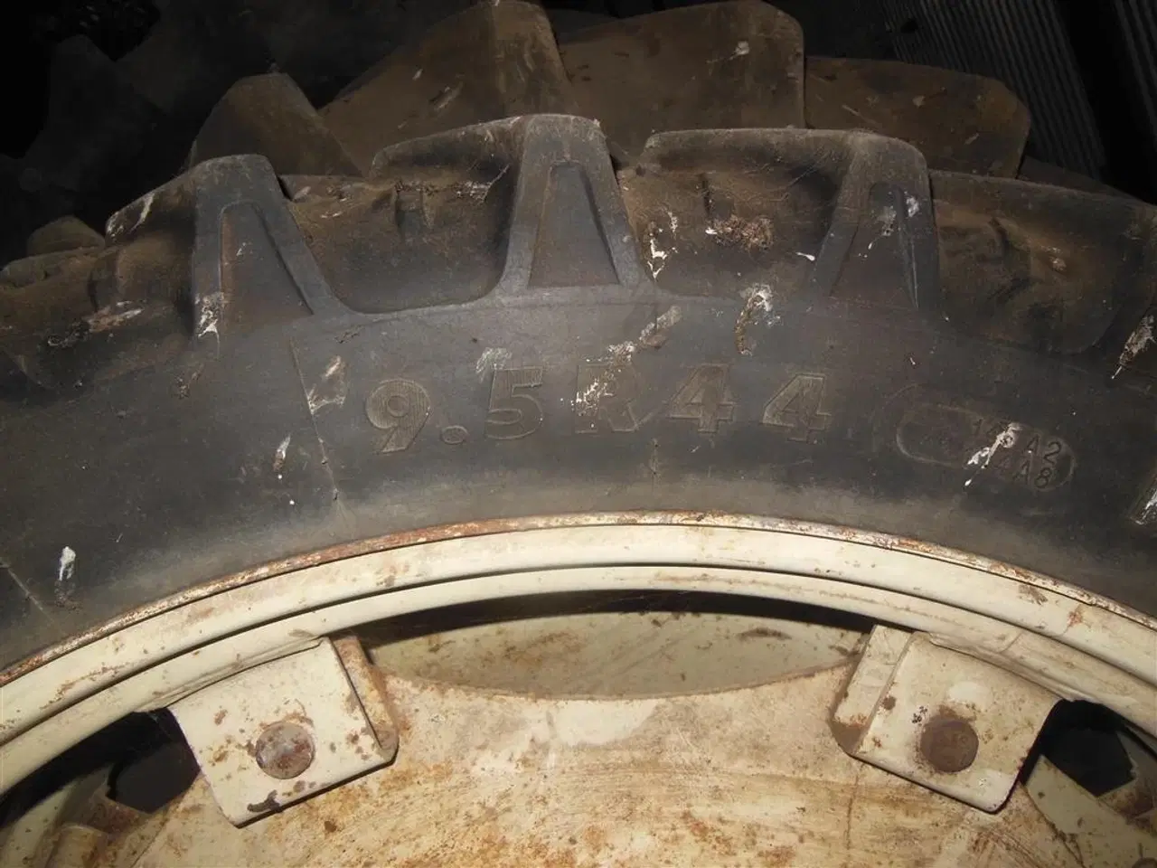 Billede 3 - - - - 9,5 R 44, passer til Ford traktor