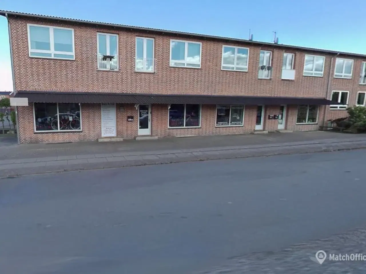 Billede 1 - Erhvervslokale med attraktiv placering i gadeplan og gode parkeringsmuligheder i nærheden.