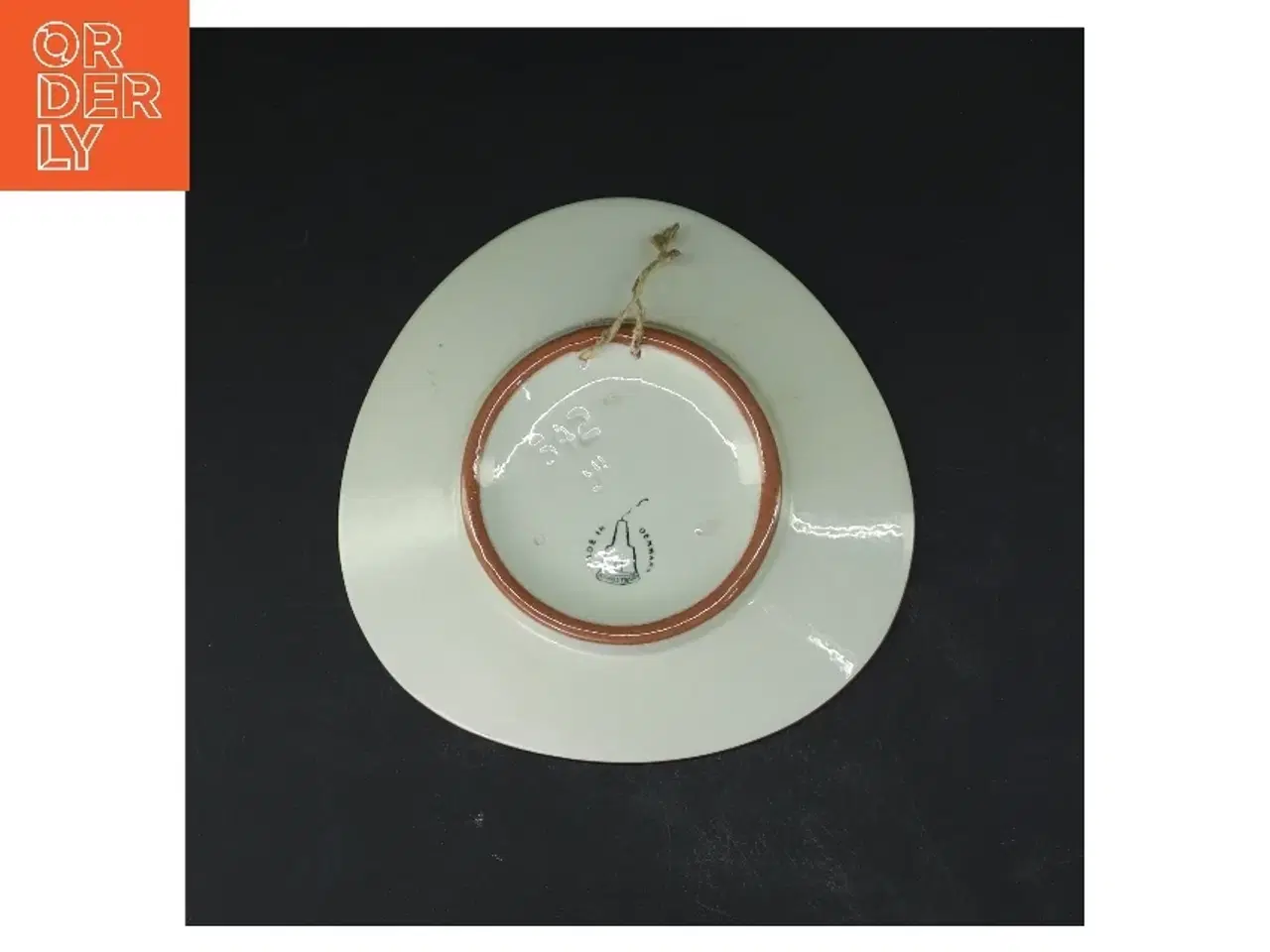 Billede 4 - Jensen Plate with Cartoon Illustration fra Knabstrup (str. Ø 15,5 cm)