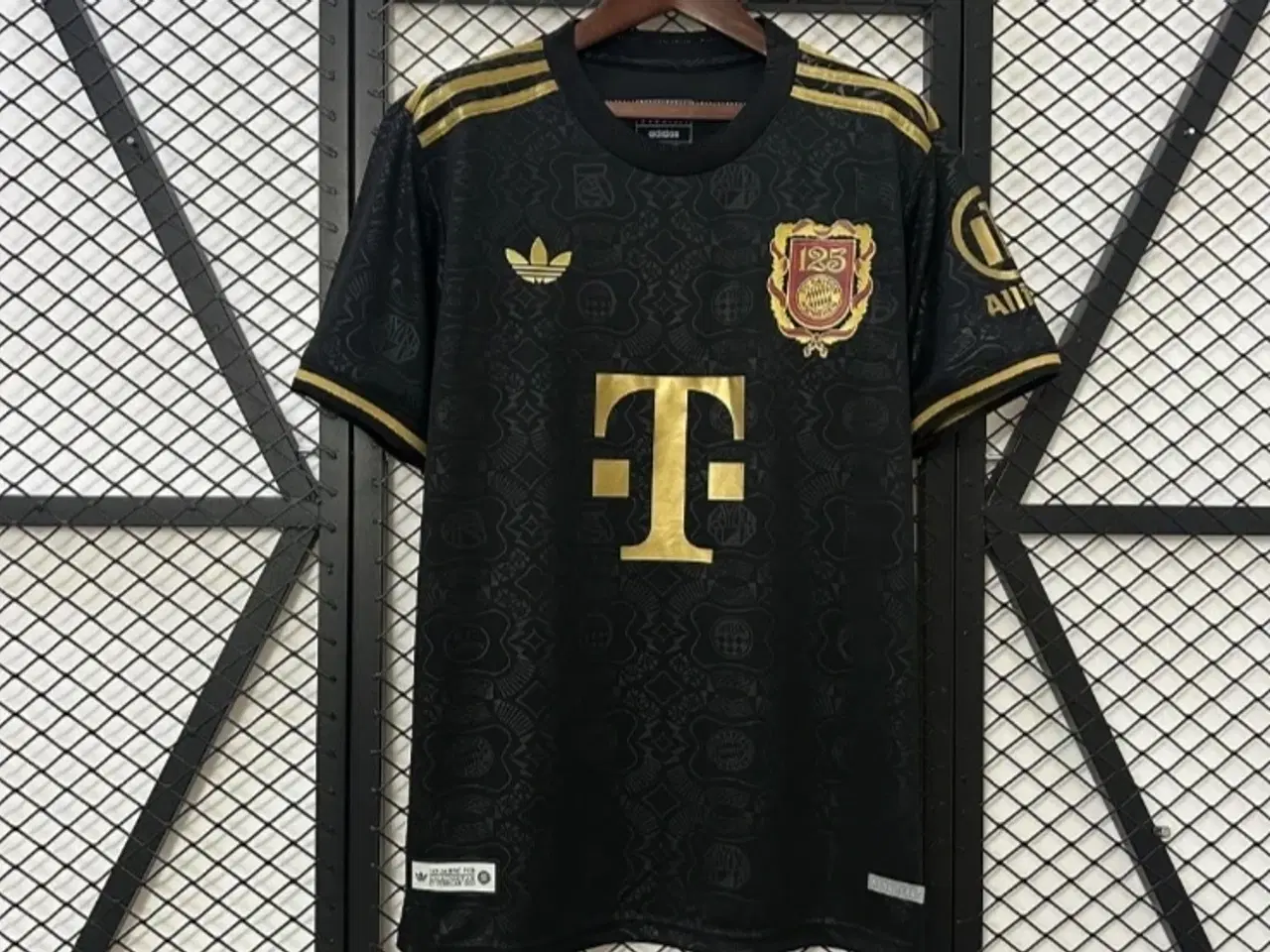 Billede 1 - FC Bayern München 125 års jubilæum sort/guld