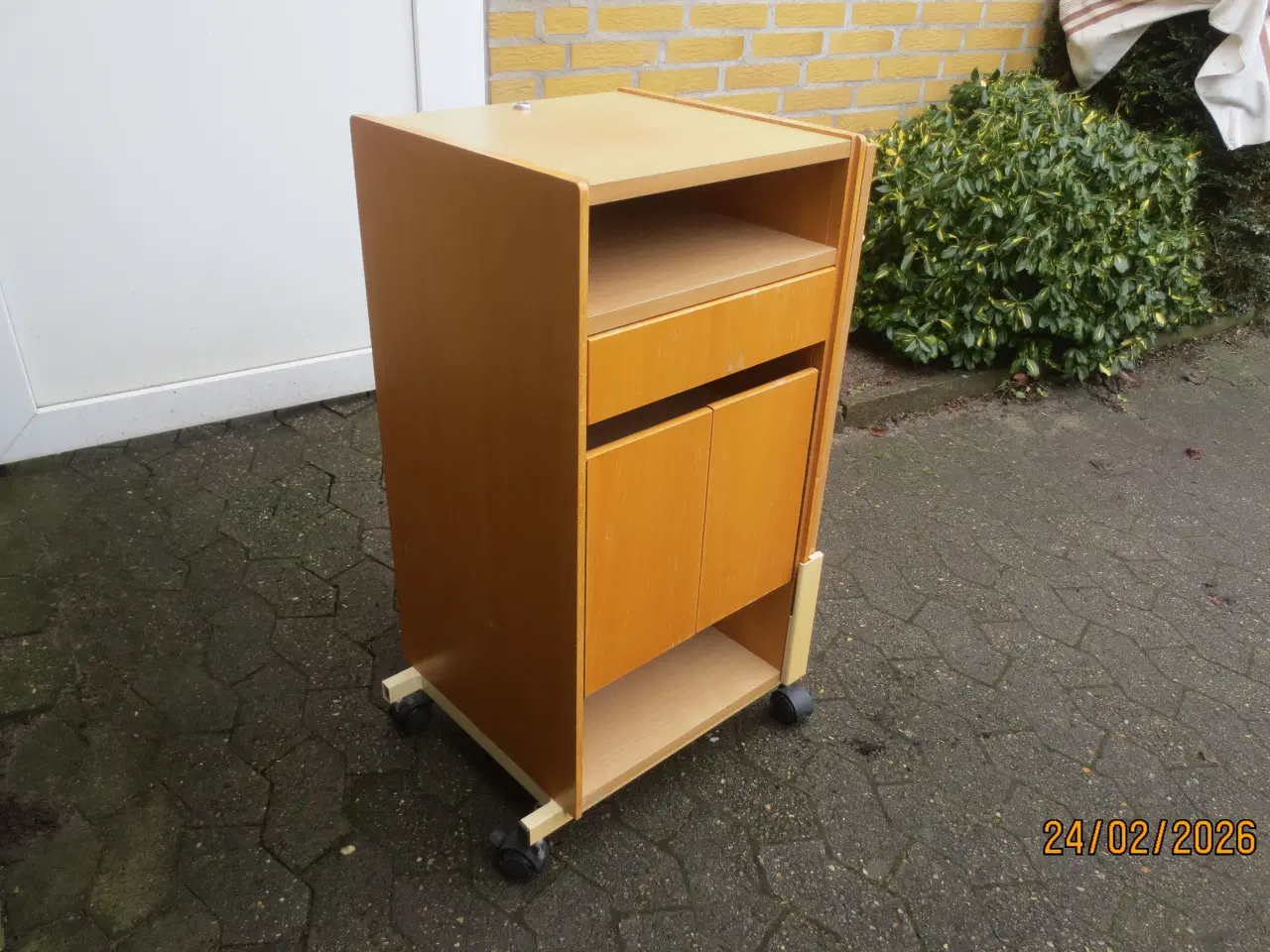 Billede 1 - 1 stk Invocare Sengebord/Hospitalsbord