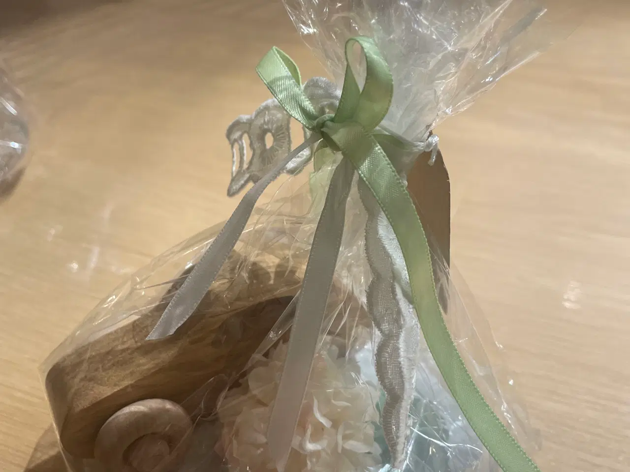 Billede 3 - Flotte håndlavede biler i træ.