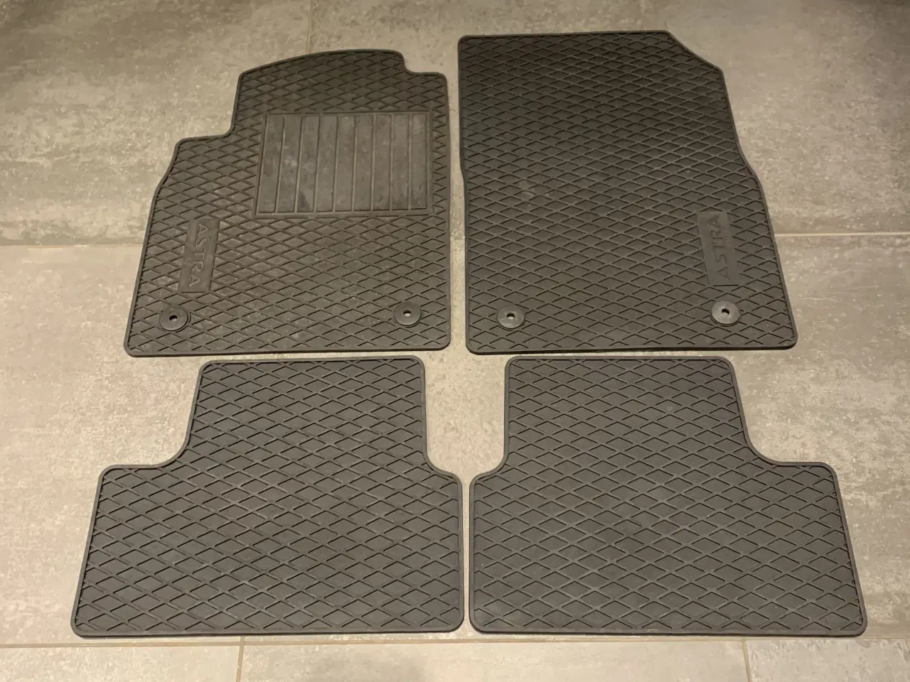 Billede 1 - Gummimåtter til Opel Astra