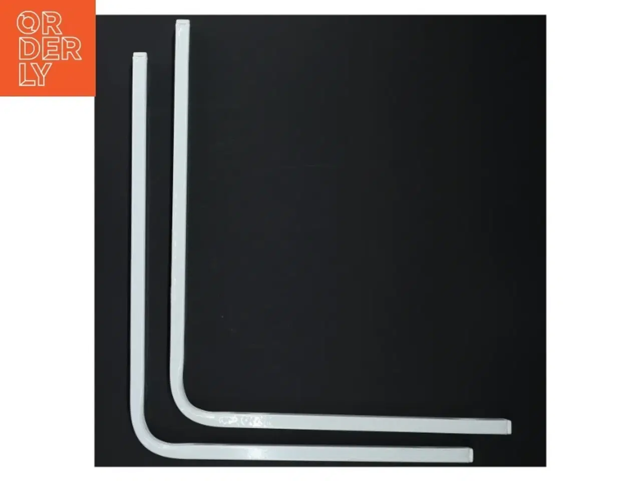 Billede 1 - Hvide hyldebeslag fra Home It (str. 25 x 30 cm)