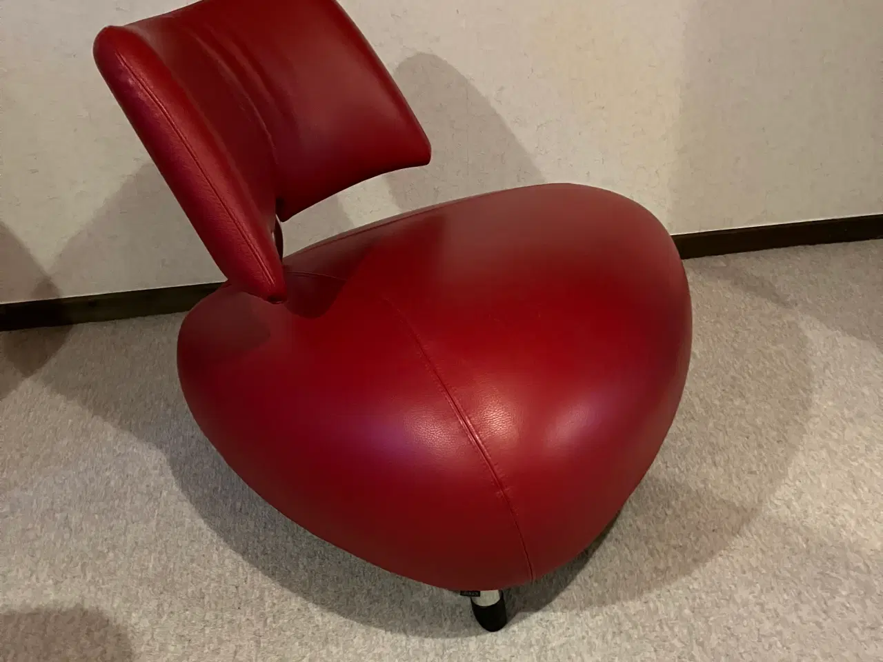 Billede 1 - Lænestol rød læder.  Leolux icon. 