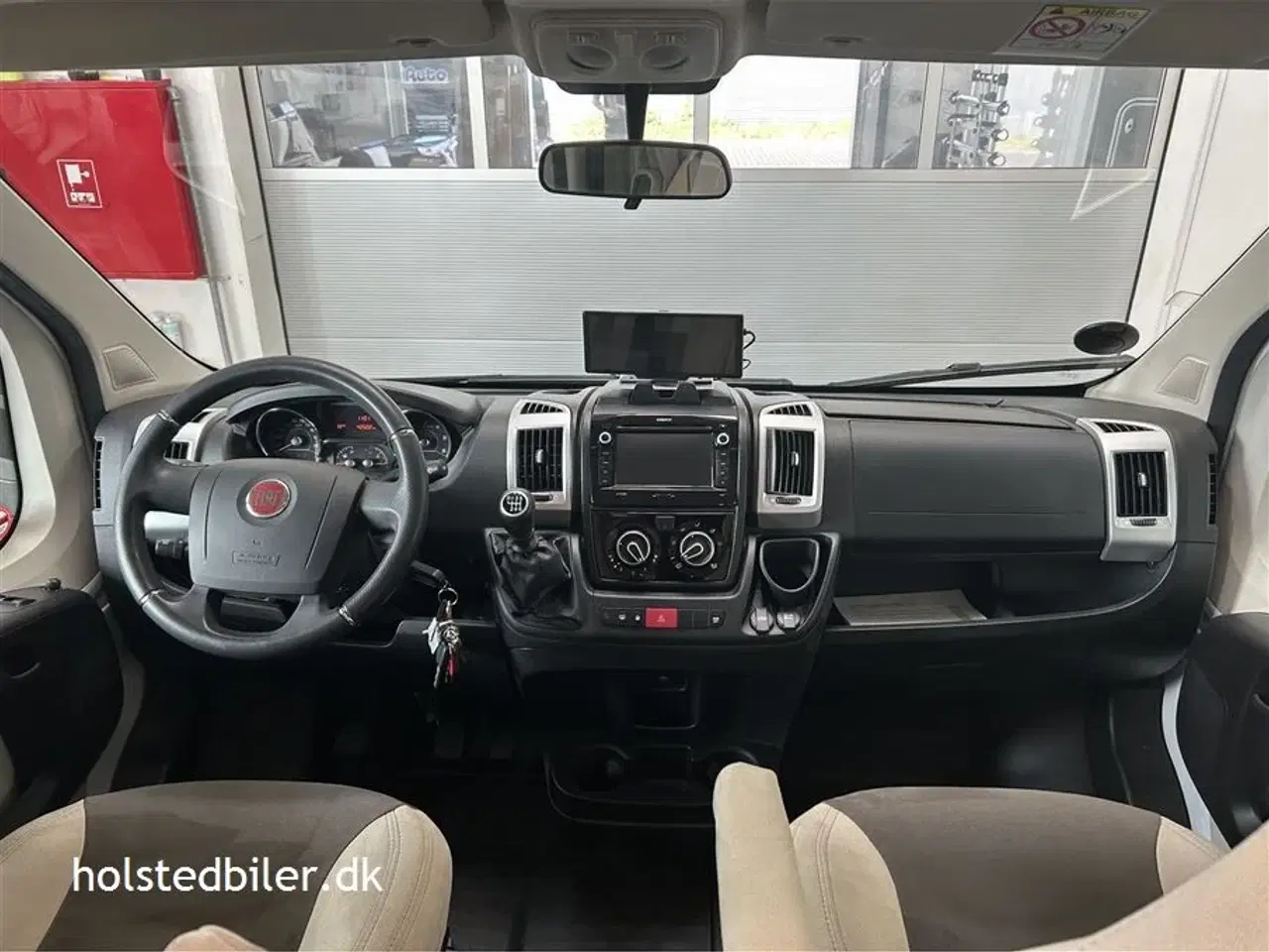 Billede 8 - 2019 - SunLight T 67 Activ   Km 42000 - 5 selepladser - hævesænkeseng.