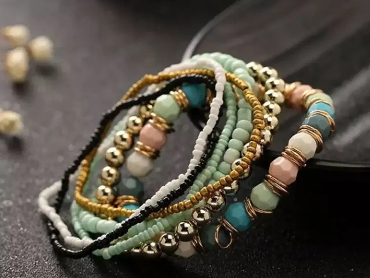 Billede 4 - Perlearmbånd sæt med 7 stk armbånd med perler