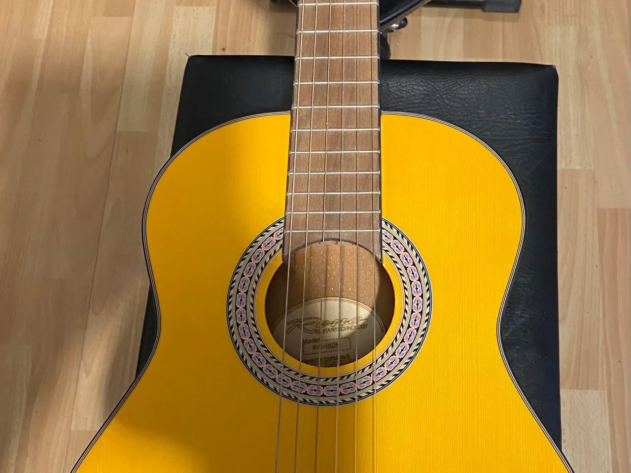 Billede 5 - 🎸 RENO RC160N Klassisk Guitar – 3/4 størrelse 🎶