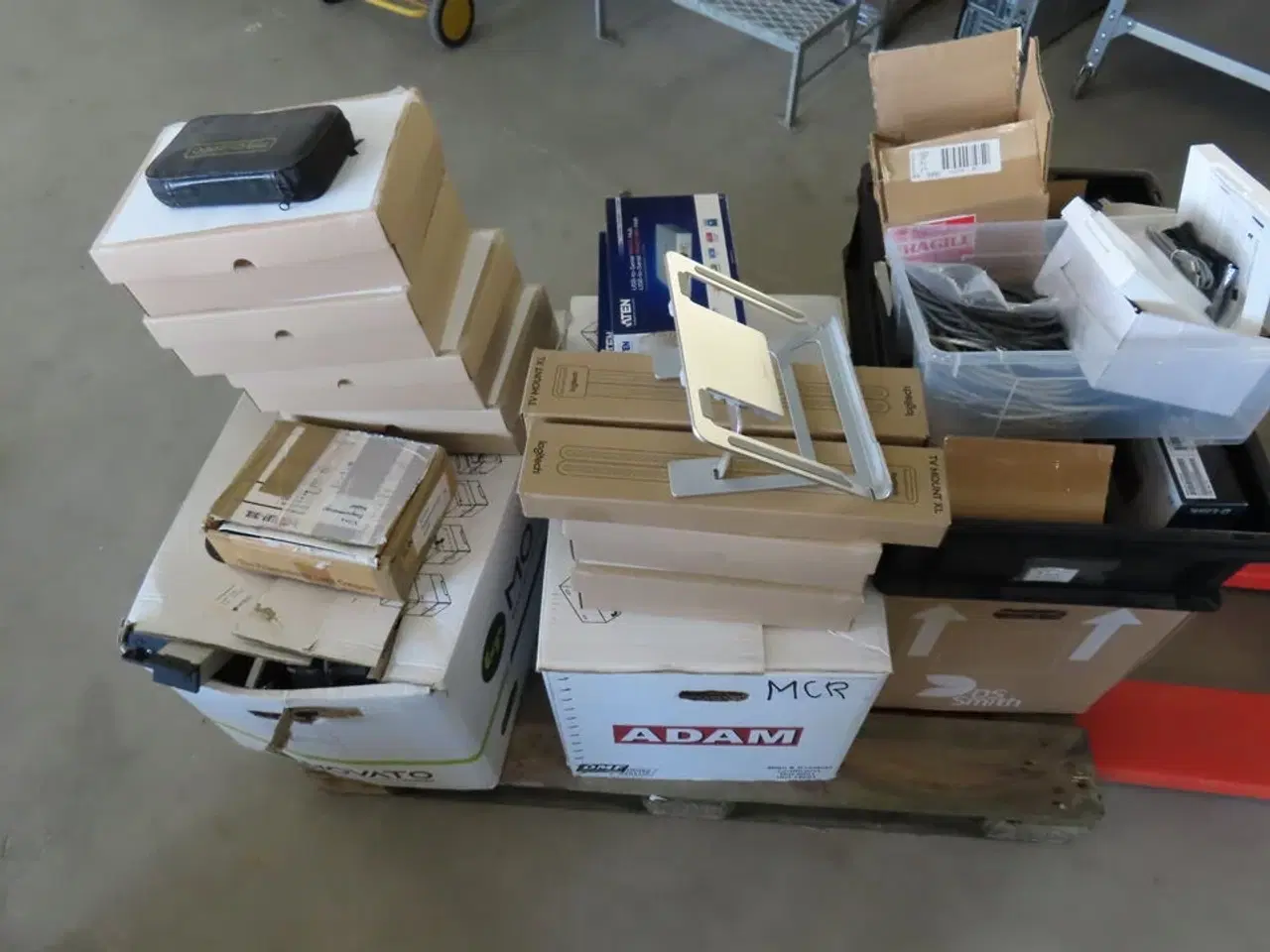 Billede 2 - Palle med rester fra TC ELECTRONIC