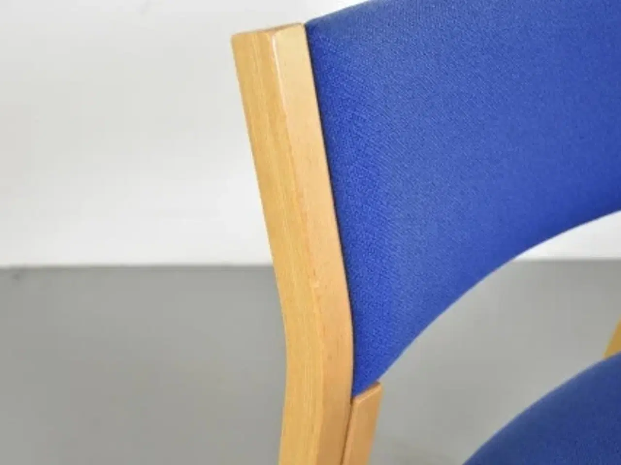 Billede 10 - Farstrup konference-/mødestol i bøg med blåt polster