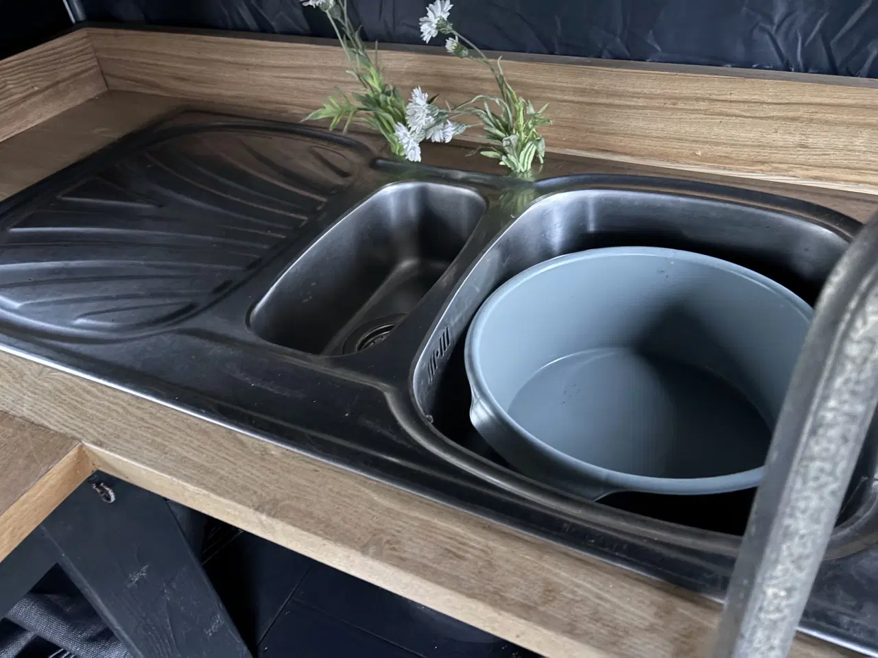 Billede 5 - Opbevaringstelt med udekøkken