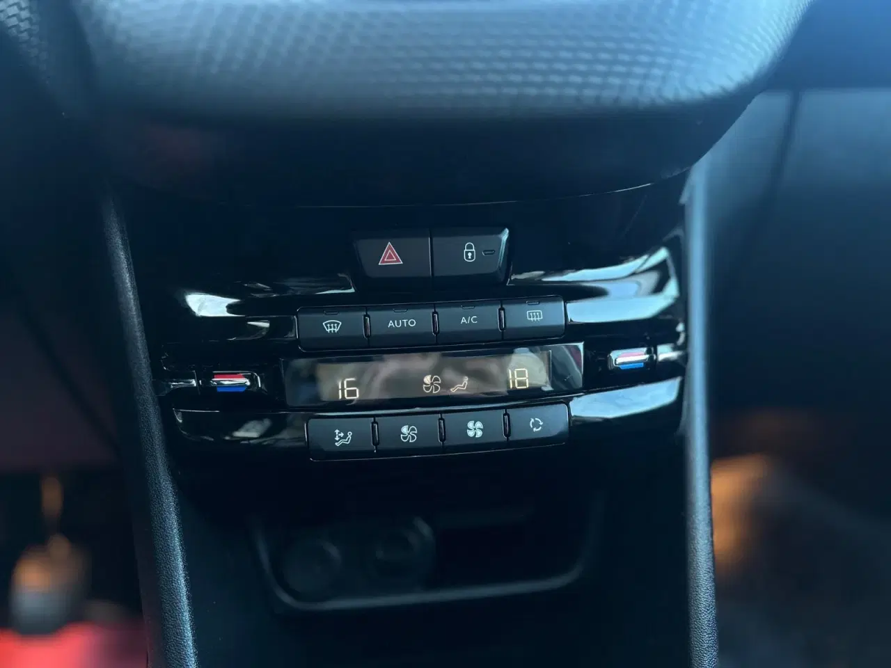 Billede 15 - Peugeot 208 1,5 BlueHDi 100 Allure Sky