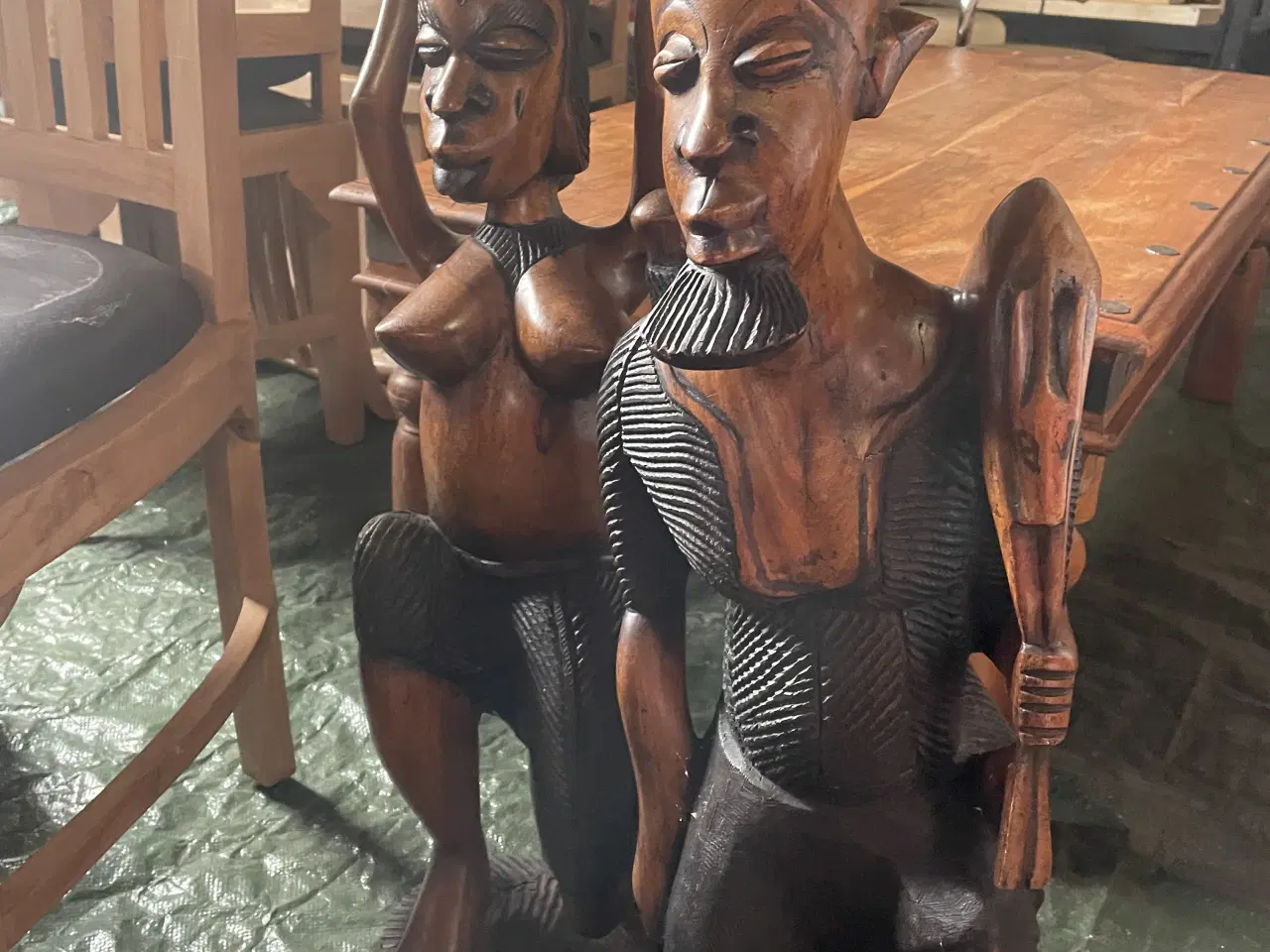 Billede 1 - Figur i mørkt træ