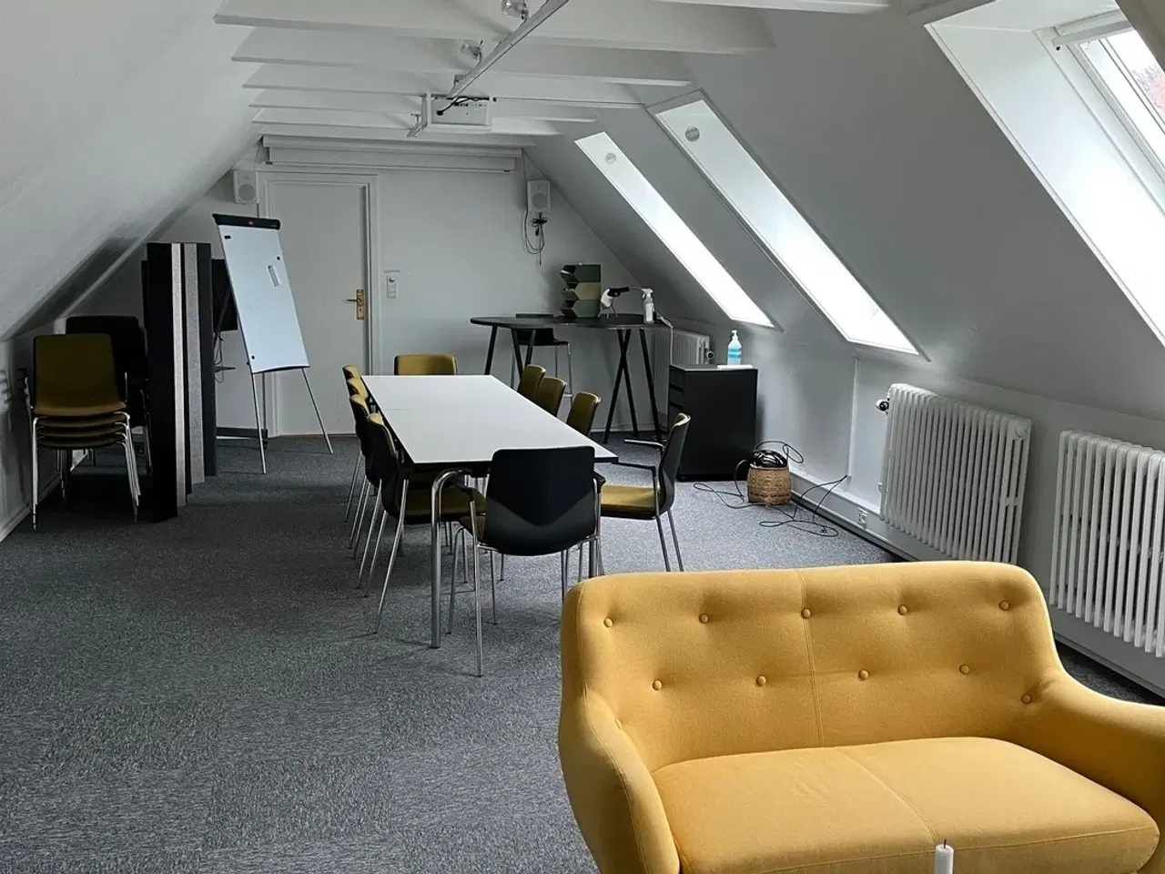 Billede 5 - Kontorplads i 3 personers fællesskab