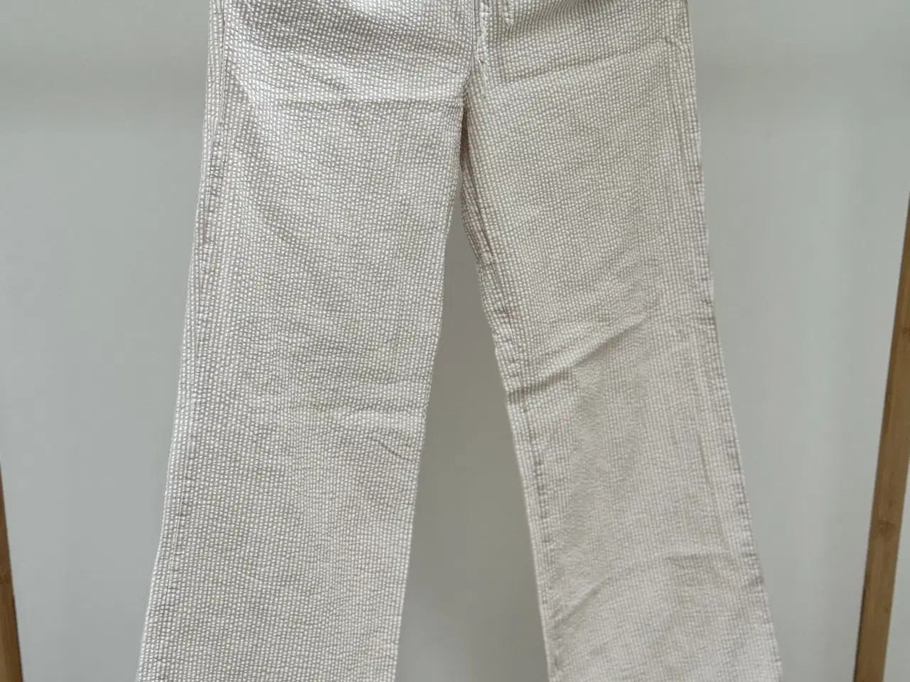 Billede 2 - NA-KD stribet bukser i hvid og brun str xs