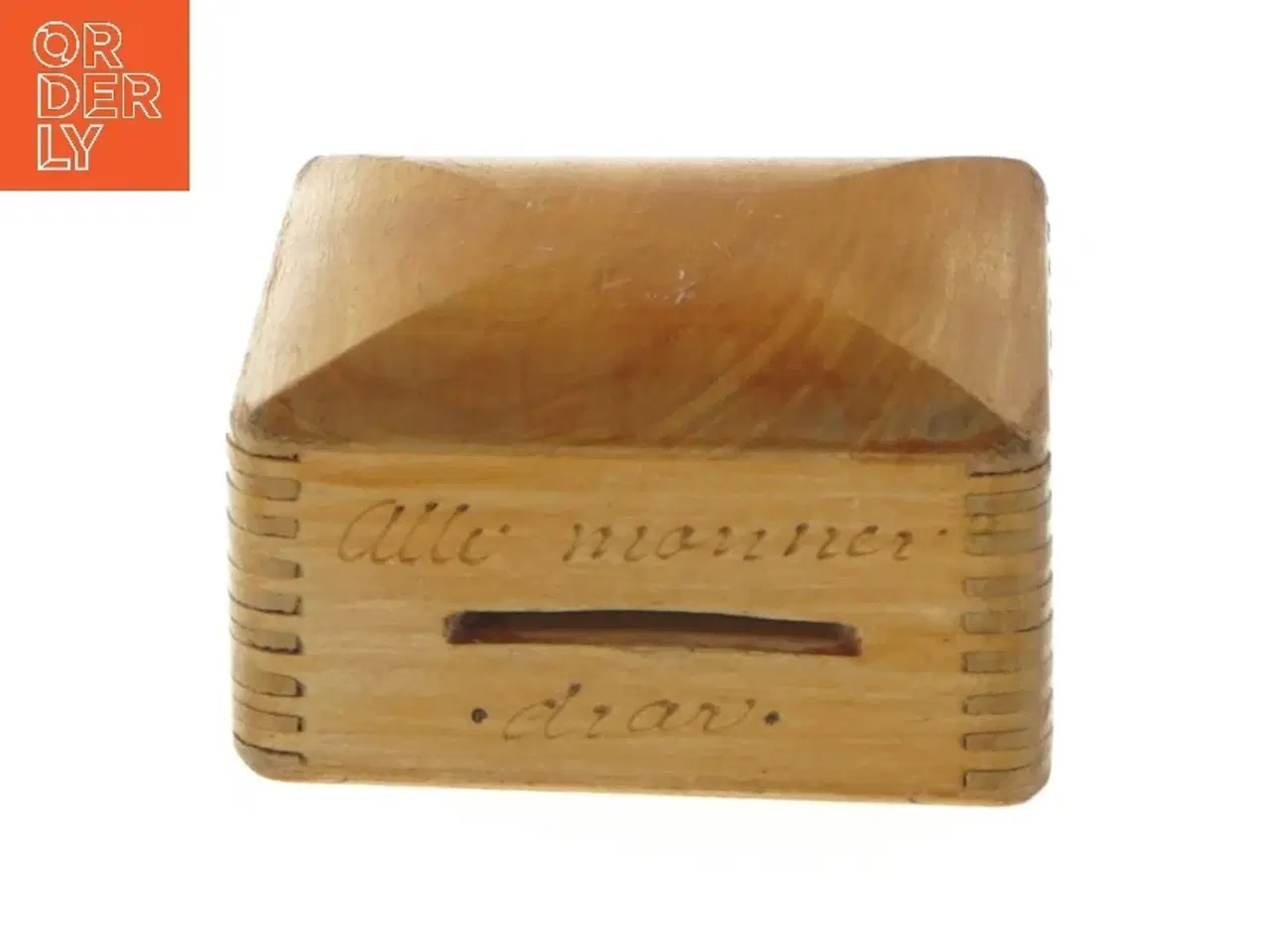 Billede 4 - Træsparebøsse med indgravering (str. 9,5x9,5x5,5 cm)