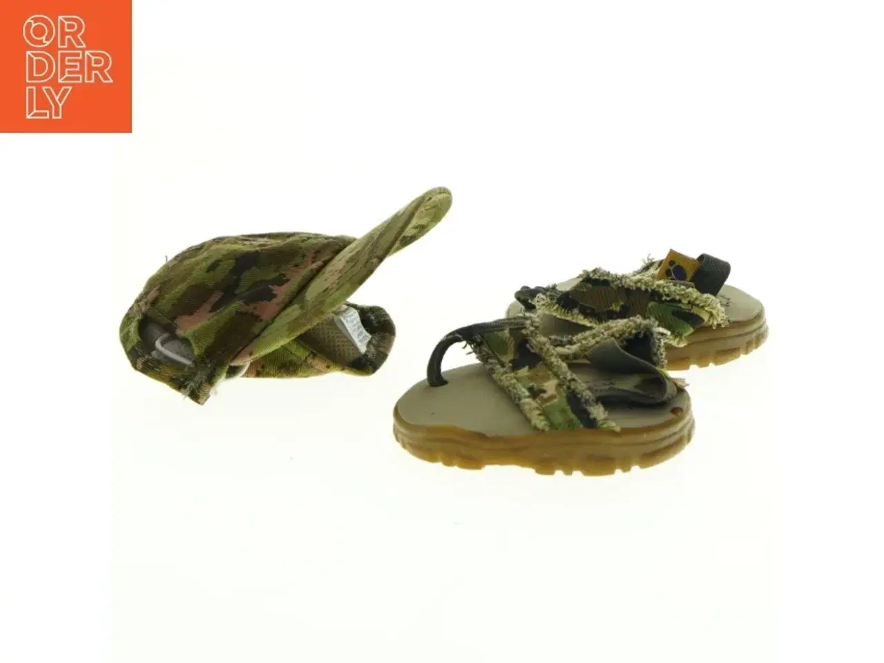 Billede 2 - Camouflage sandaler og kasket til bamser fra Build a Bear (str. Ikke opgivet)
