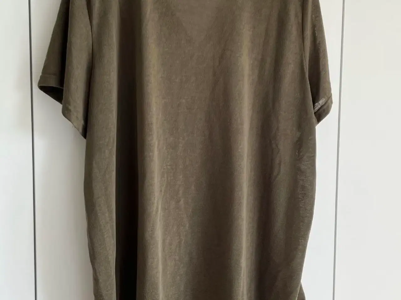 Billede 2 - Armygrøn t-shirt fra Zizzi
