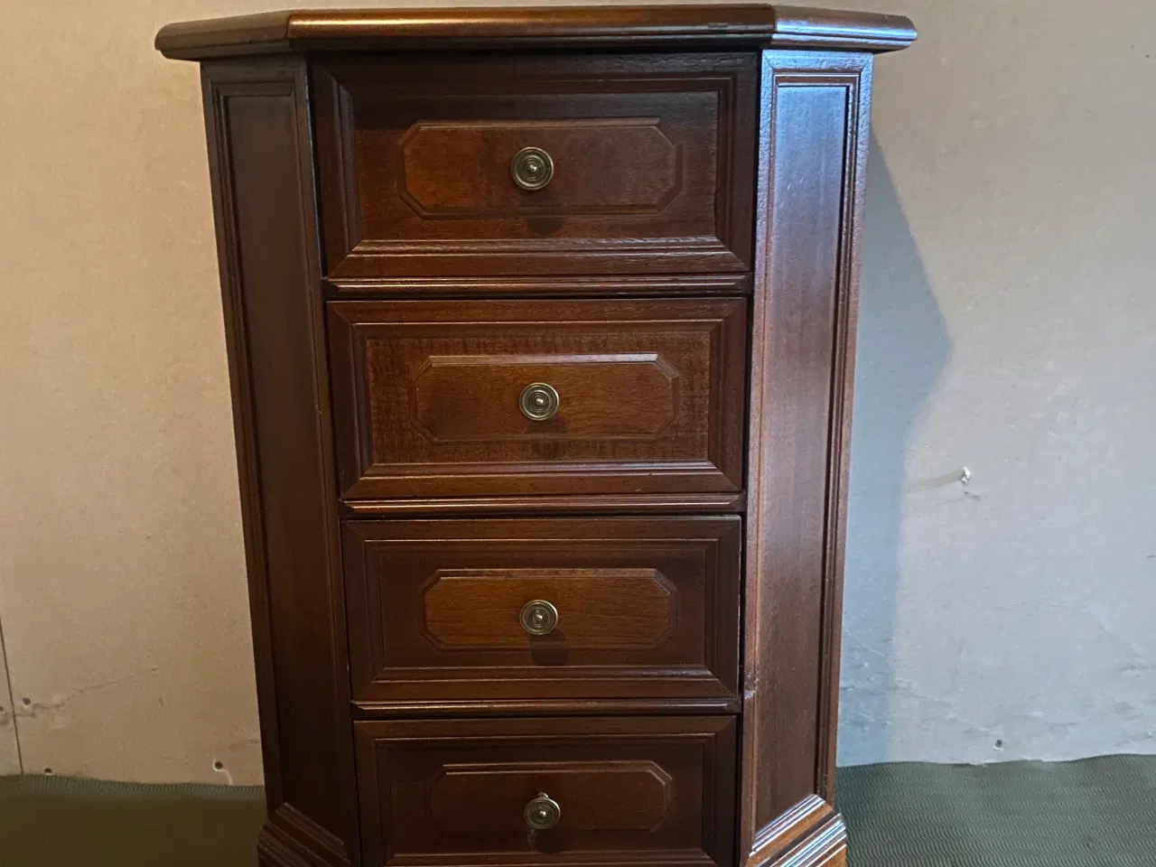 Billede 1 - Kommode med 4 skuffer