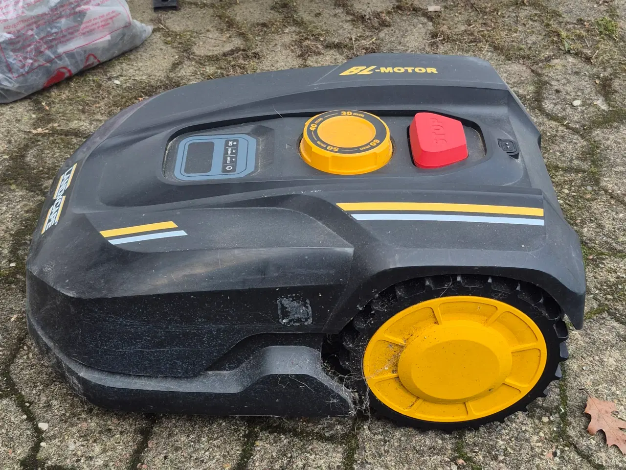Billede 1 - Robotplæneklipper LandXcape LX790i