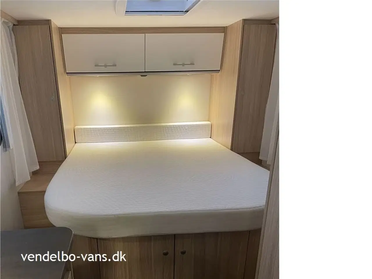 Billede 8 - 2022 - SunLight VAN V69   Fritstående dobbeltseng i bag