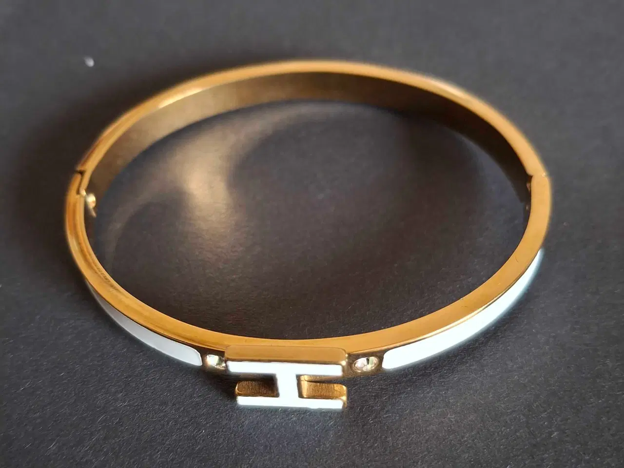 Billede 2 - Armring med H