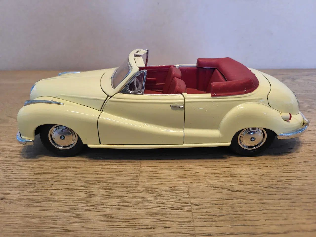 Billede 2 - Modelbil: BMW 502 Cabriolet 1955.  Skala 1/18.