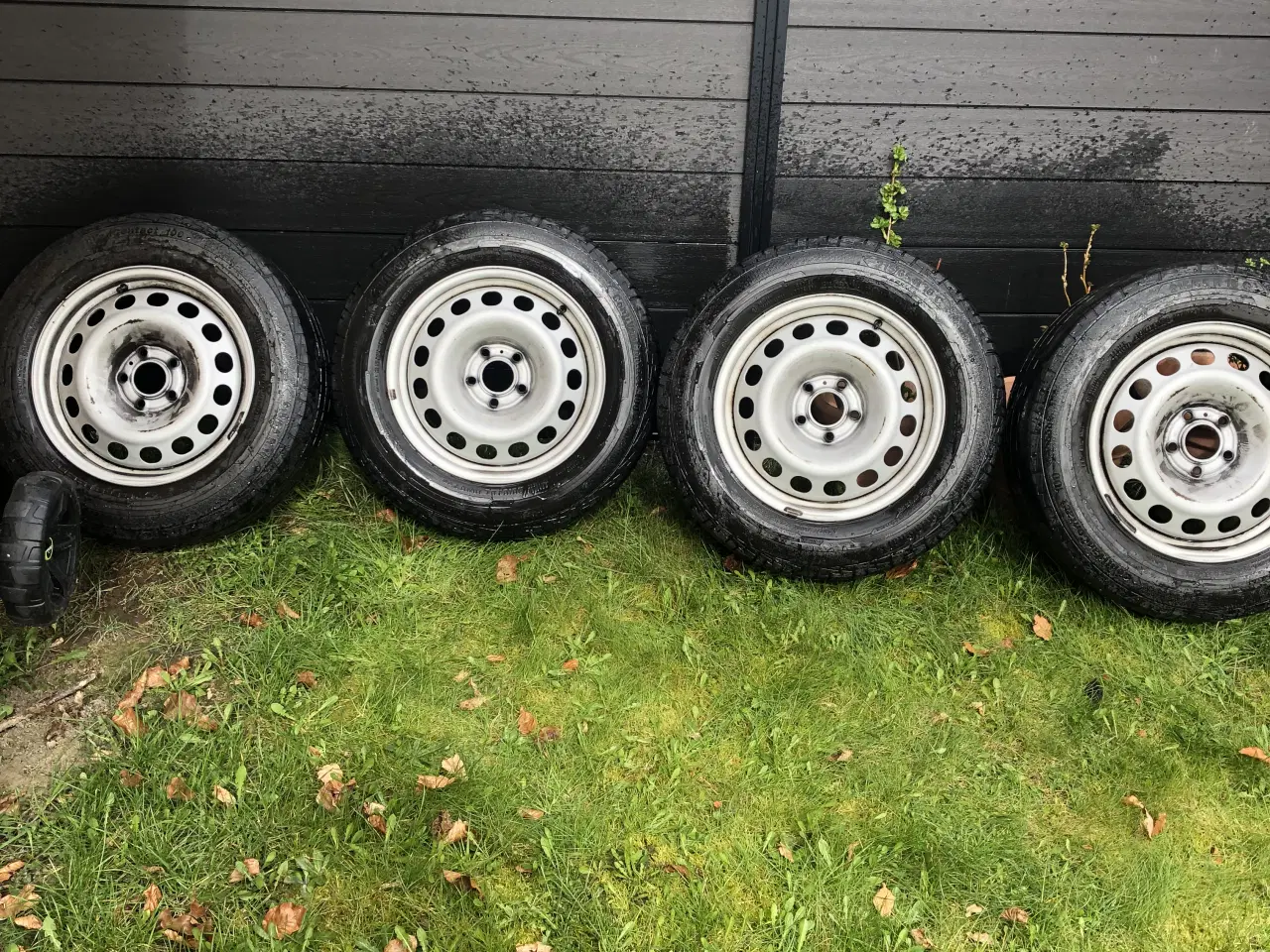 Billede 1 - Sommerdæk siddet på Peugeot Expert