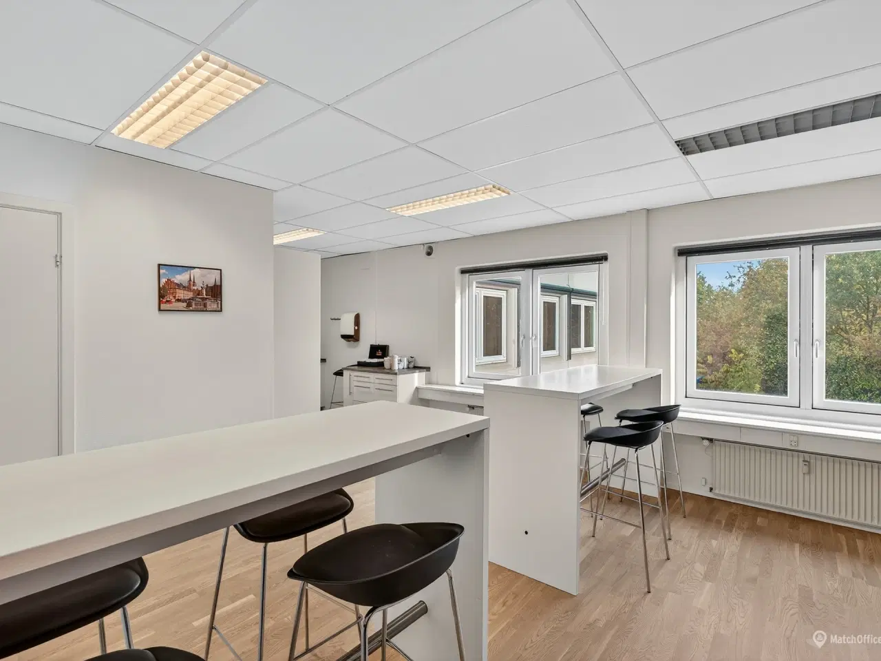 Billede 5 - Tæt på motorvejstilkørsel og 300 meter fra Trekroner station