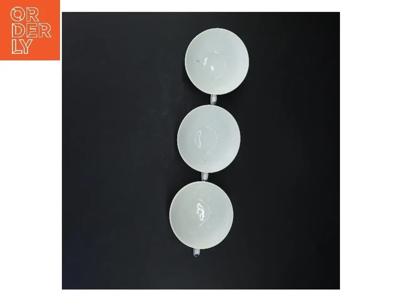 Billede 2 - Porcelænskopper med blå blomst fra Royal Copenhagen (str. 3 styk, ø 10 cm)