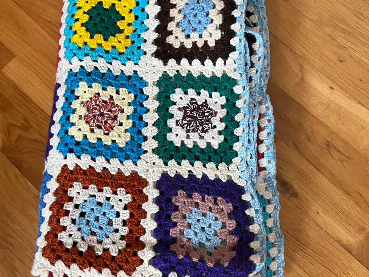 Billede 2 - Hæklede tæpper i oldemorfirkanter