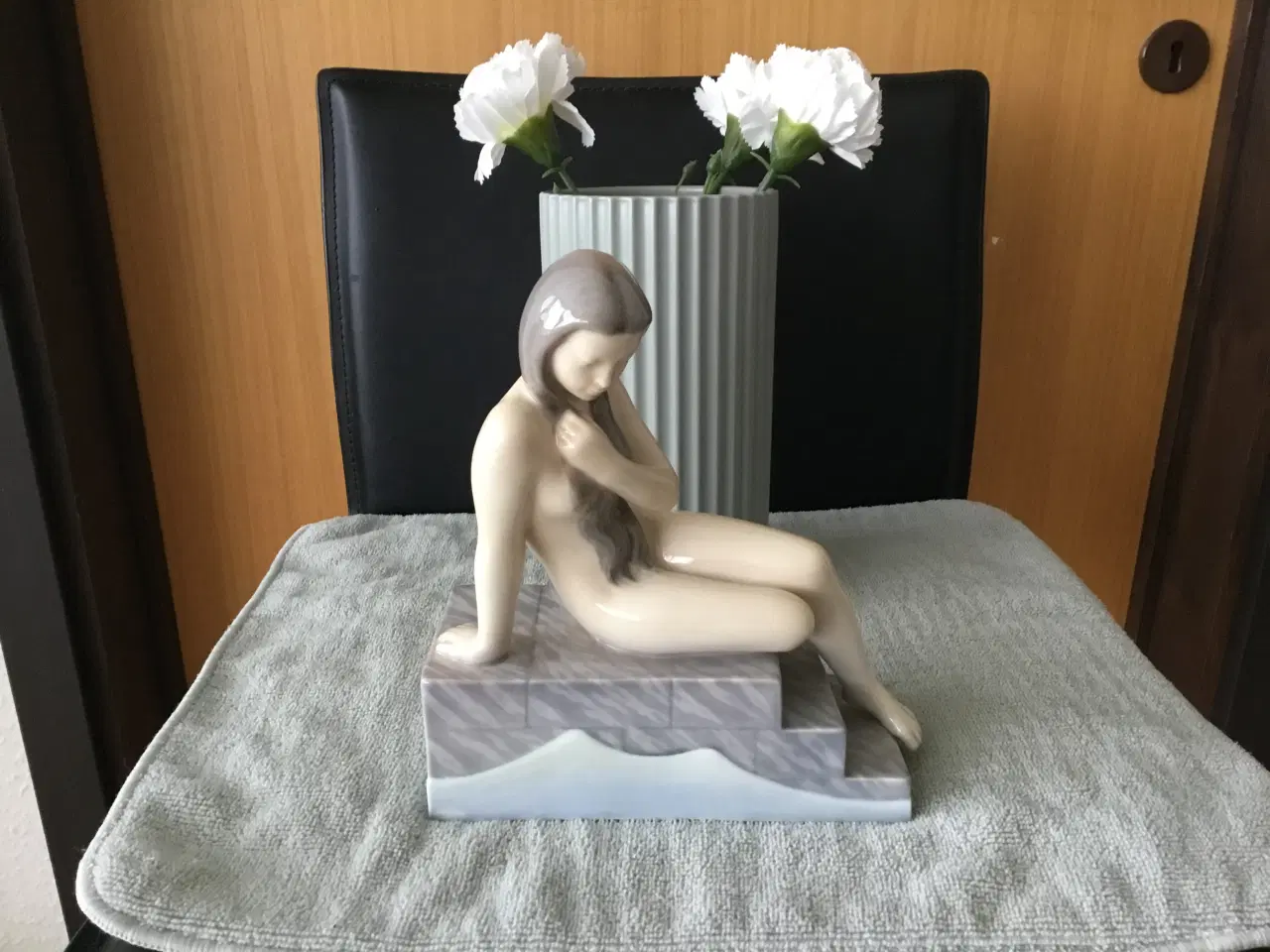 Billede 1 - Flot pige figur i porcelæn